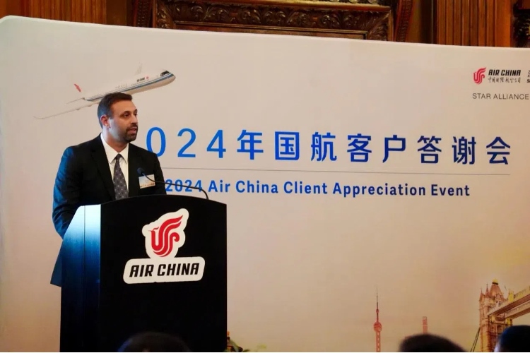 英國48家集團(tuán)俱樂部主席杰克·佩里發(fā)表致辭。吳若鳴攝