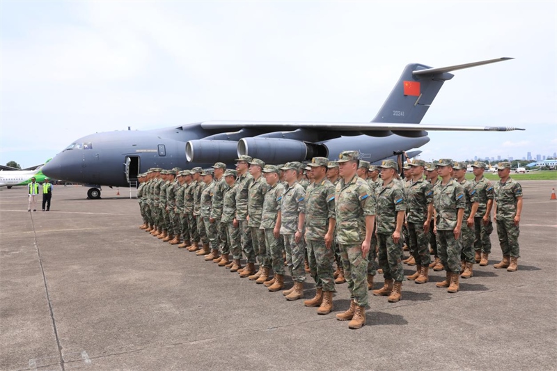 中方參演部隊(duì)搭乘運(yùn)—20運(yùn)輸機(jī)飛抵印尼國民軍空軍哈利姆機(jī)場。 龔勝祥攝