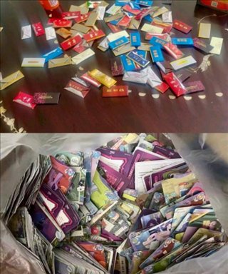 孩子們收集的煙卡、卡牌。受訪者供圖