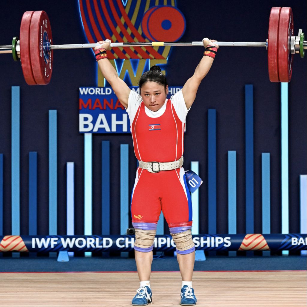 圖為李盛金在比賽中。圖片來源于國際舉重聯(lián)合會官網