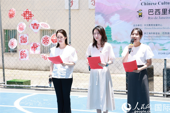 詩歌朗誦《我的南方和北方》表達了對祖國家鄉(xiāng)大好河山的熱愛。人民網記者 陳海琪攝