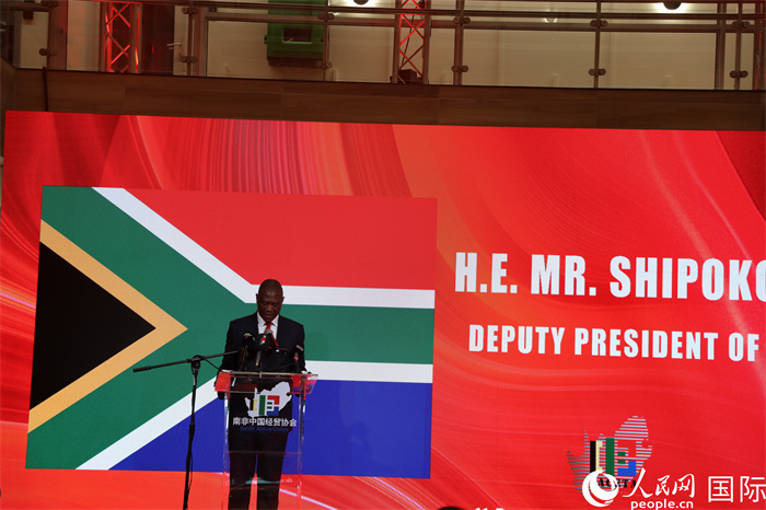 南非副總統(tǒng)馬沙蒂萊現(xiàn)場(chǎng)致辭。人民網(wǎng)記者 戴楷然攝