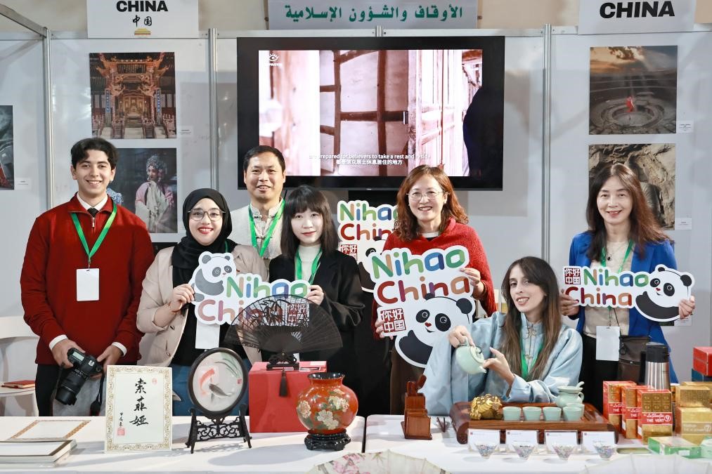 中摩與會(huì)代表合影。拉巴特中國文化中心供圖