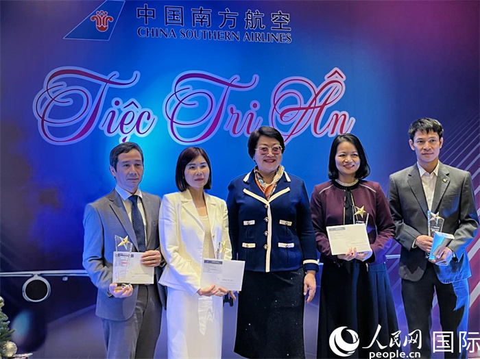 中越航司界代表在交流會上合影。人民網(wǎng)記者 楊曄攝