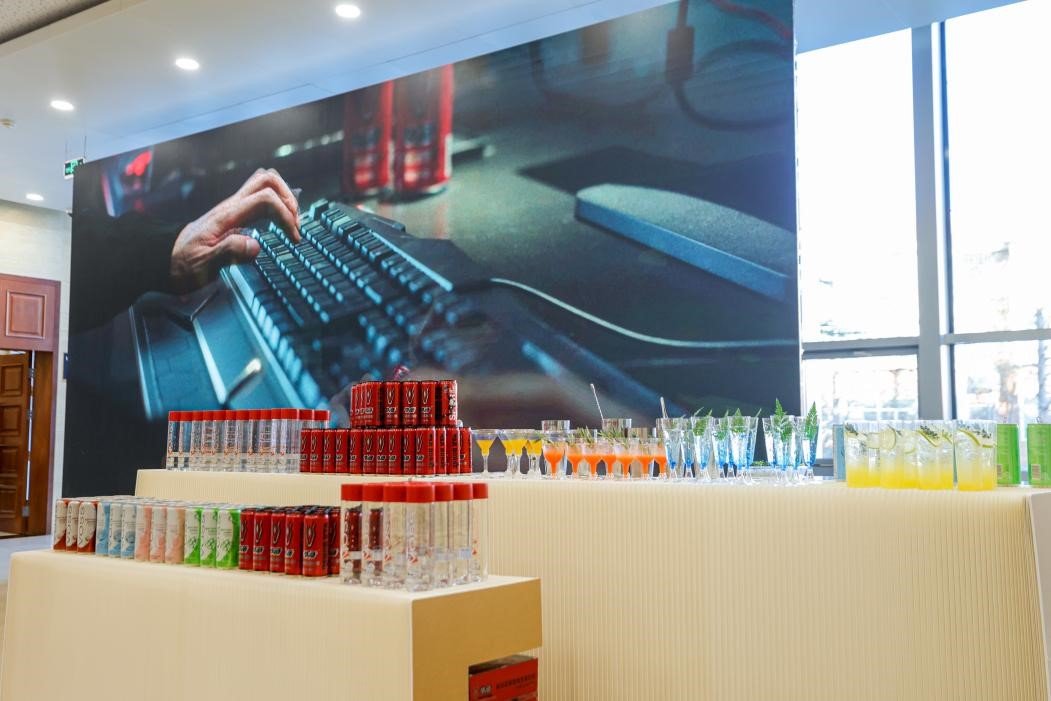 展區(qū)里的特調飲品區(qū)域。王佳雨攝