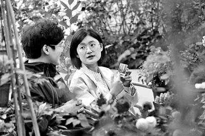 “90后”湖州姑娘沈吉從英國畢業(yè)后回國創(chuàng)業(yè)，為家鄉(xiāng)做貢獻(xiàn)。新華社發(fā)