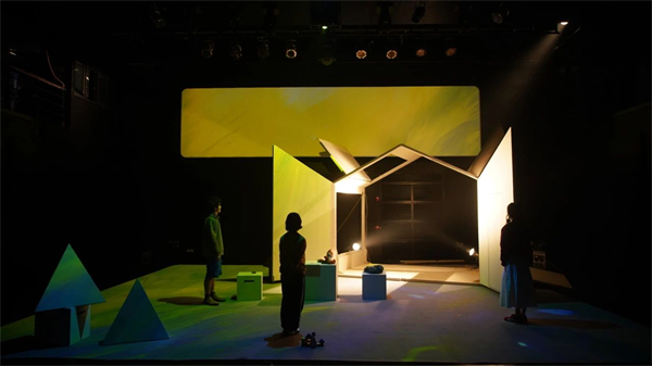 《又一道光芒》劇照。中國(guó)國(guó)家話劇院供圖