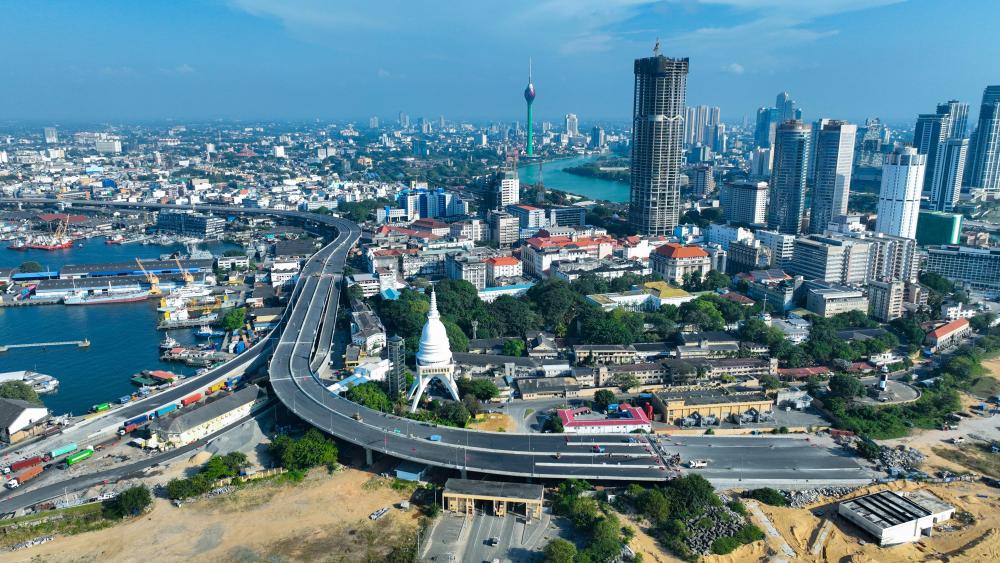 這是2025年1月13日拍攝的斯里蘭卡科倫坡風(fēng)光（無人機照片）。新華社發(fā)