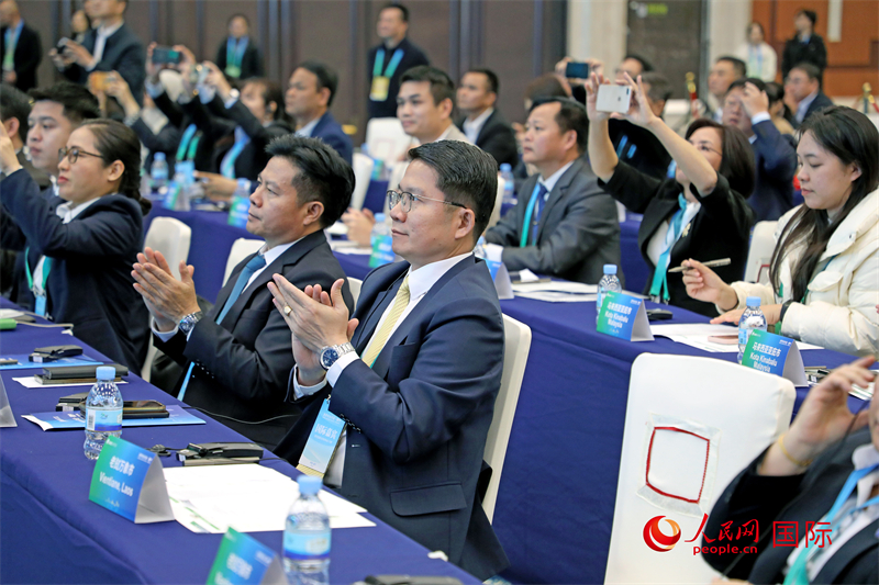 這是1月16日在南寧國(guó)際會(huì)展中心拍攝的“世界市長(zhǎng)對(duì)話·南寧”活動(dòng)現(xiàn)場(chǎng)。人民網(wǎng)記者 趙益普攝