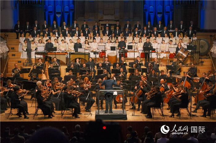 奧克蘭市政廳《空?！方豁懬莩霈F(xiàn)場。張波若攝