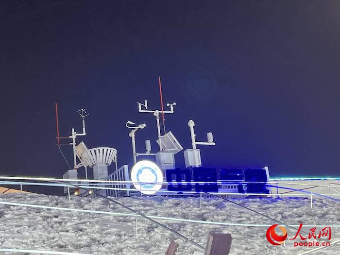 園區(qū)內(nèi)九要素自動(dòng)氣象觀測站。人民網(wǎng) 高清揚(yáng)攝