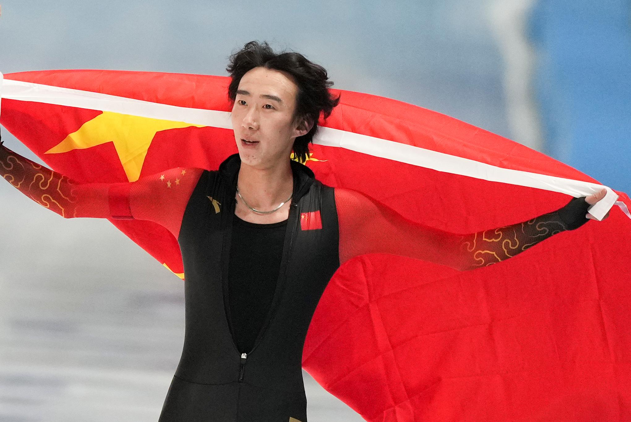 2月9日，吳宇慶祝奪冠。新華社記者 李一博 攝