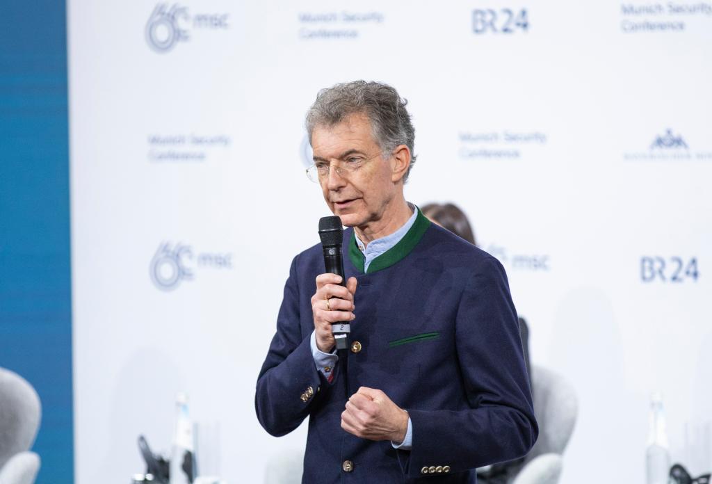 2024年2月18日，慕安會主席克里斯托夫·霍伊斯根在德國慕尼黑舉行的第60屆慕尼黑安全會議上發(fā)表閉幕致辭。新華社記者 張帆 攝