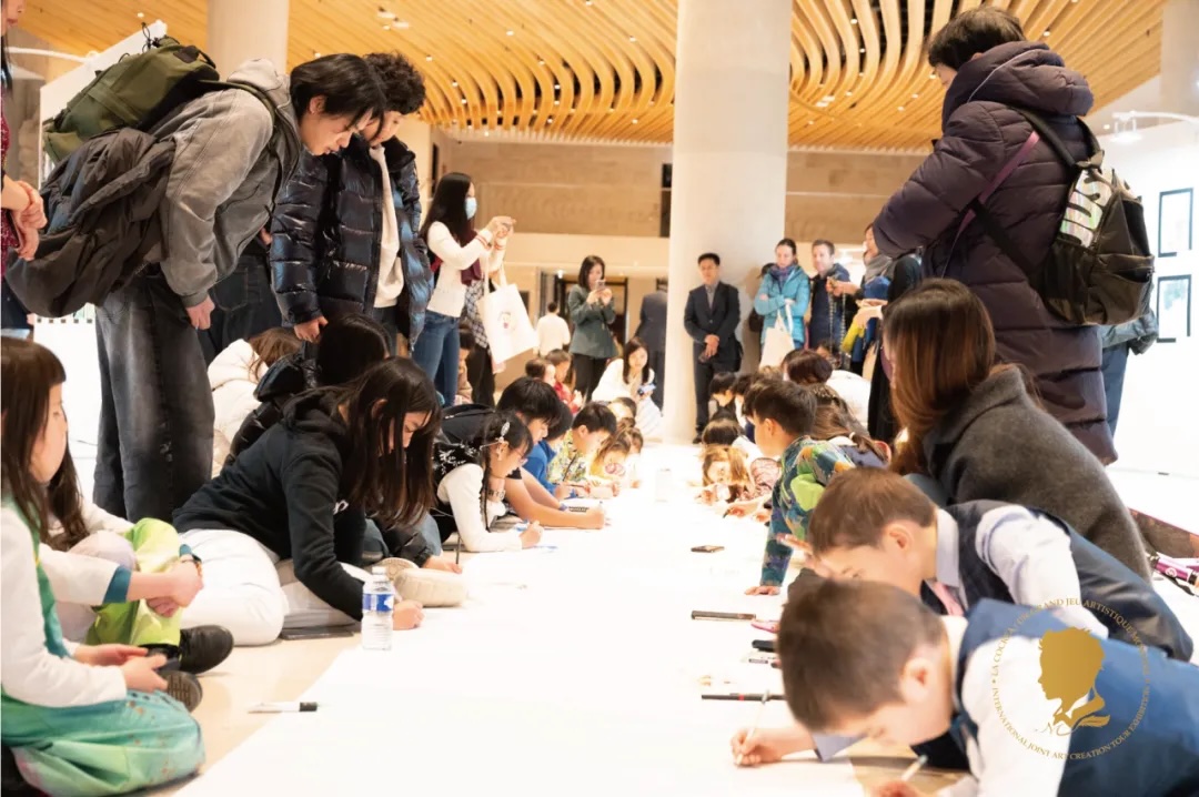 第三屆國際藝術(shù)聯(lián)創(chuàng)聯(lián)展盛大開幕。法中交流促進(jìn)會(huì)供圖