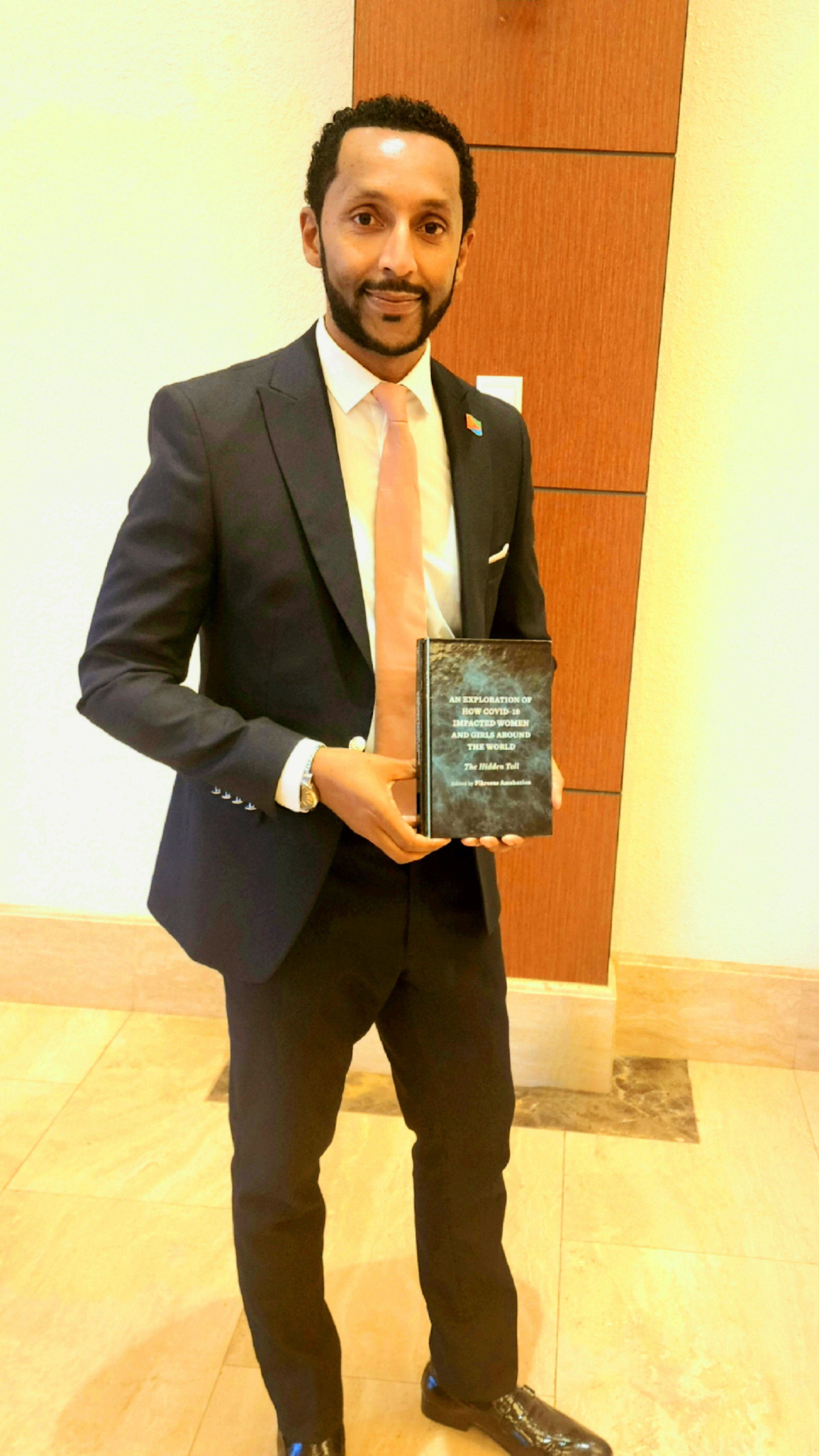 厄立特里亞戰(zhàn)略研究中心研究員、知名作家學者菲克雷耶蘇斯。圖片由受訪者提供