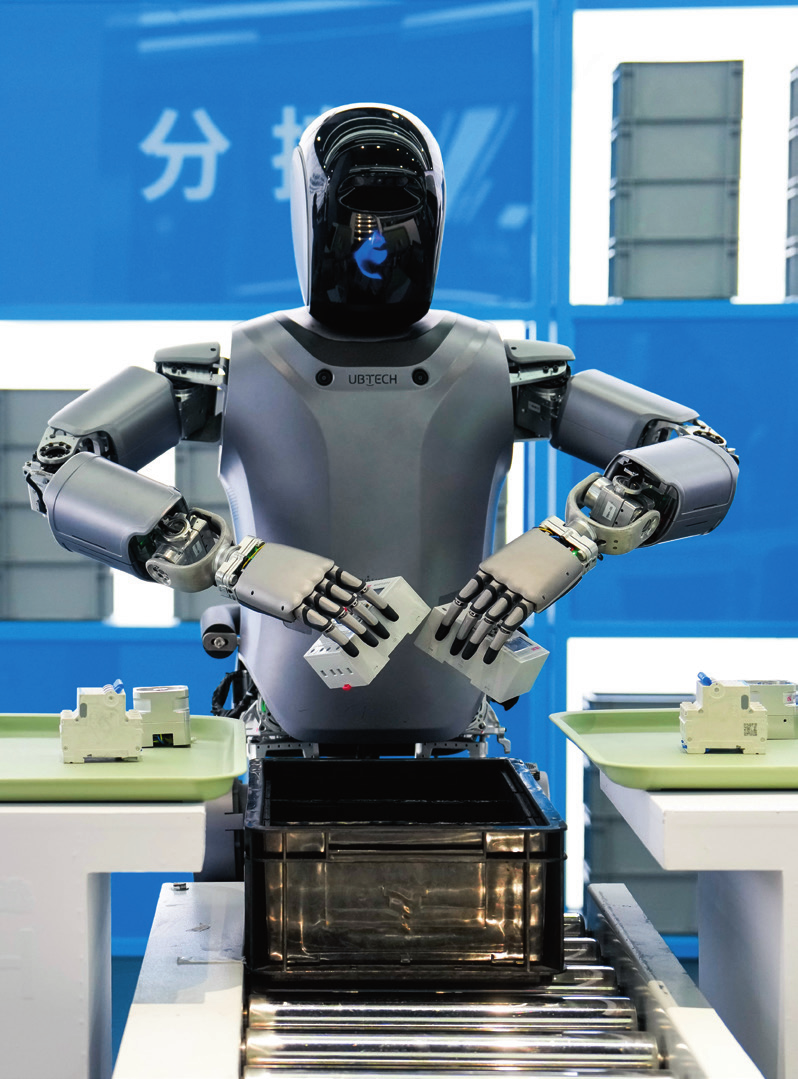 北京“機(jī)器人大世界”展示的優(yōu)必選人形機(jī)器人（2025年2月24日攝）。鞠煥宗攝/本刊