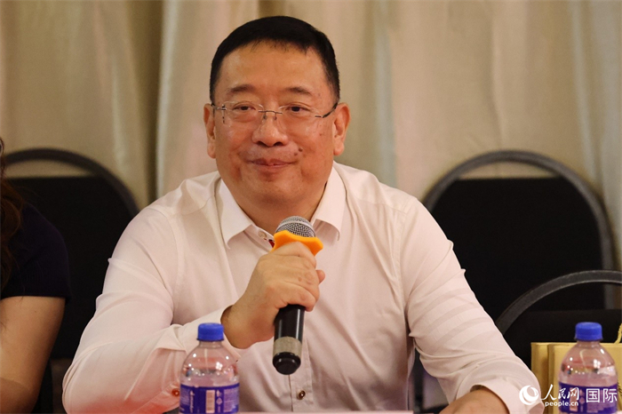 巴西文協(xié)主席上官建峰在座談會(huì)上致辭。人民網(wǎng)記者 陳海琪攝