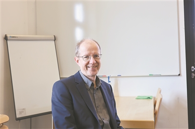 德國物理學(xué)會主席、雷根斯堡大學(xué)凝聚態(tài)物理學(xué)家克勞斯·里希特教授。駐德國記者 李山攝