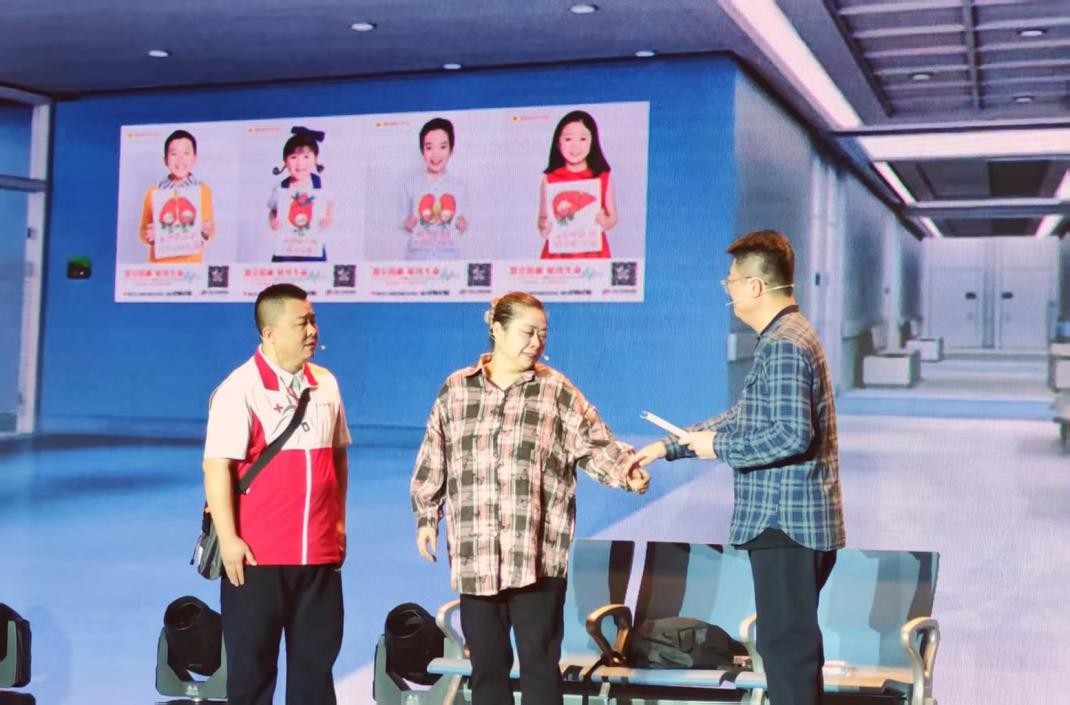 現(xiàn)場(chǎng)表演了由真實(shí)故事改編的情景劇。人民網(wǎng)記者 王子鋒攝