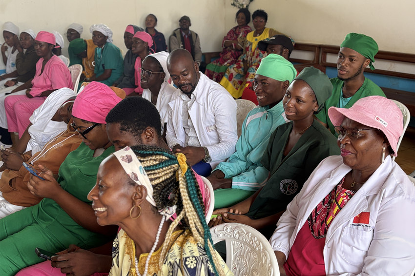 【2】圖為活動(dòng)現(xiàn)場(chǎng)。中國(guó)（山西）第24批援喀麥隆姆巴爾馬尤醫(yī)療隊(duì) 供圖