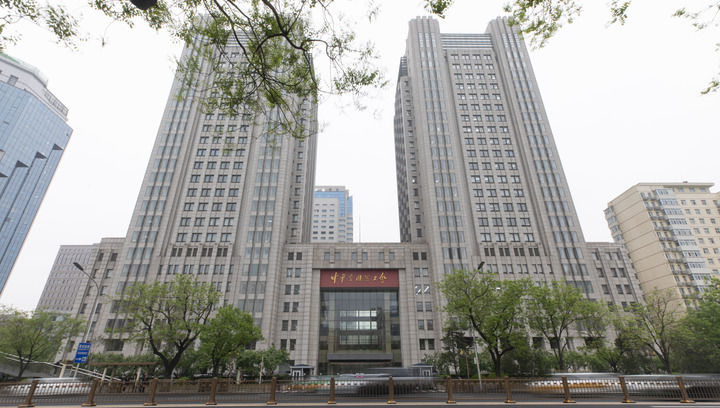 這是2025年4月21日在北京拍攝的中華全國(guó)總工會(huì)外景。新華社發(fā)（王鑫攝）