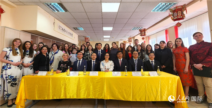 參加中文翻譯比賽全體人員合影。人民網(wǎng)記者 蔡子暢攝