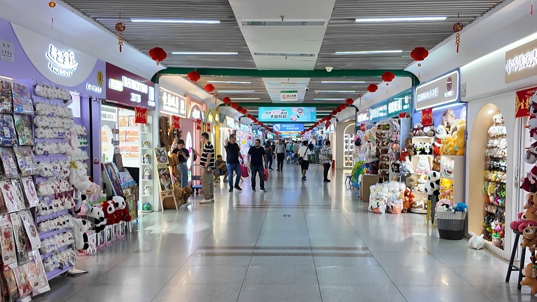 4月30日，義烏國際商貿(mào)城一區(qū)現(xiàn)場。人民網(wǎng)記者 王仁宏攝