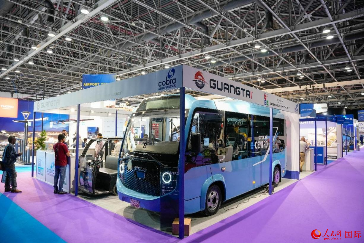 展會(huì)展示的電動(dòng)大巴車。人民網(wǎng)塔里克·易卜拉欣攝