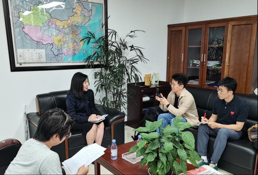 記者采訪(fǎng)企業(yè)跨境物流建設(shè)情況。人民網(wǎng) 孫啟凡攝