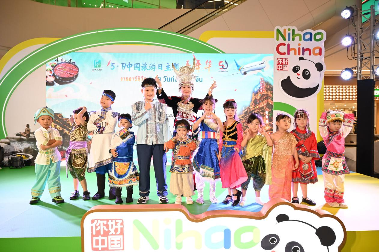 開(kāi)幕式上，中泰小朋友服飾秀表演。主辦方供圖
