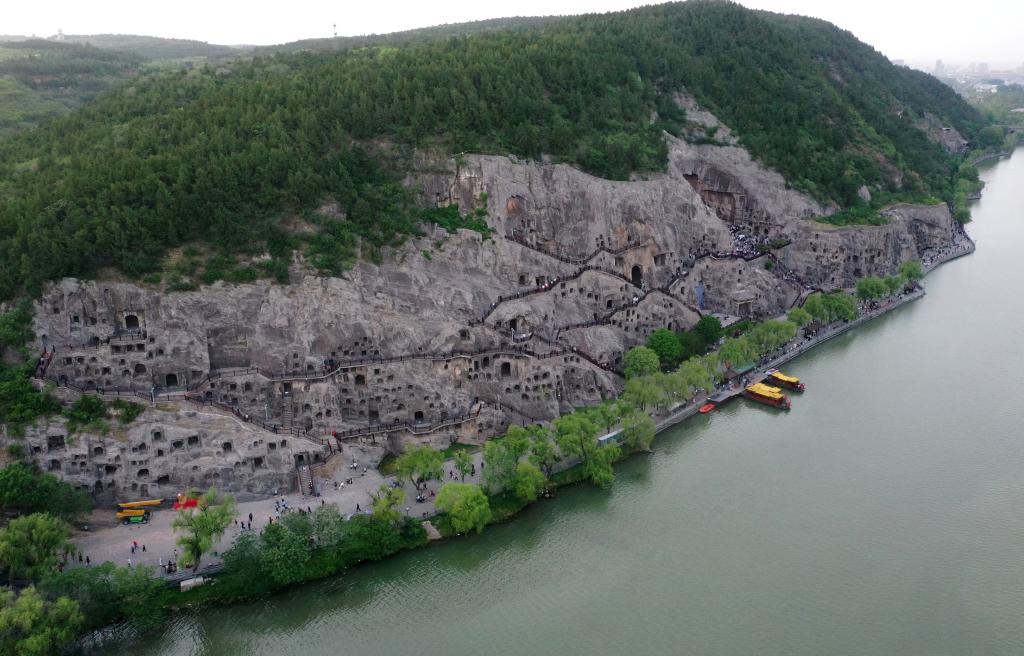 這是近日拍攝的洛陽龍門石窟（無人機照片）。新華社記者 李嘉南 攝