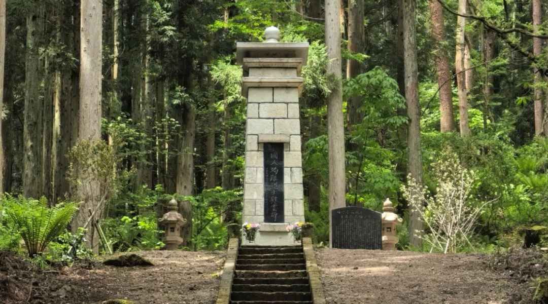 福島縣豬苗代町中國(guó)殉難勞工慰靈碑修繕完工暨植樹(shù)祭掃儀式舉行。中國(guó)駐新潟總領(lǐng)館供圖