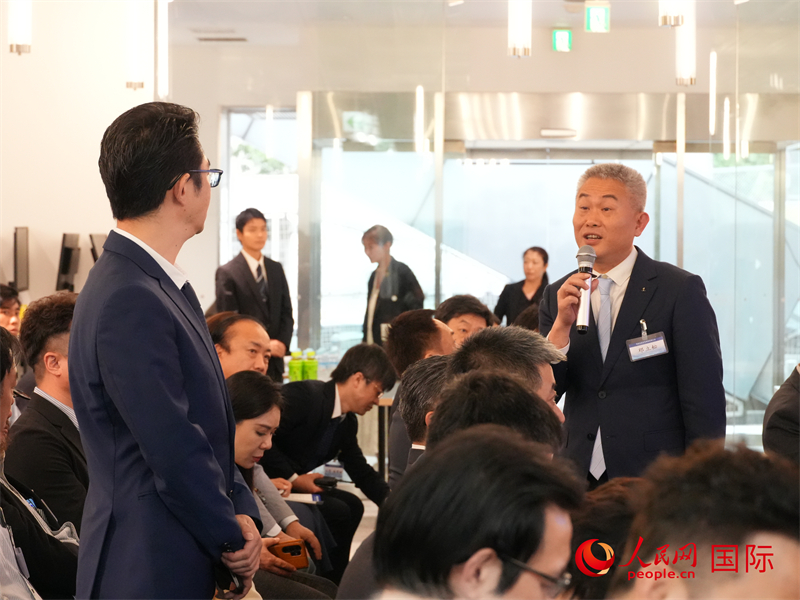 參會(huì)企業(yè)與海南代表團(tuán)積極交流。