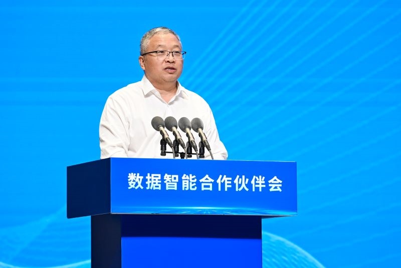 圖為豫資控股集團(tuán)黨委書記、董事長(zhǎng)秦建斌。